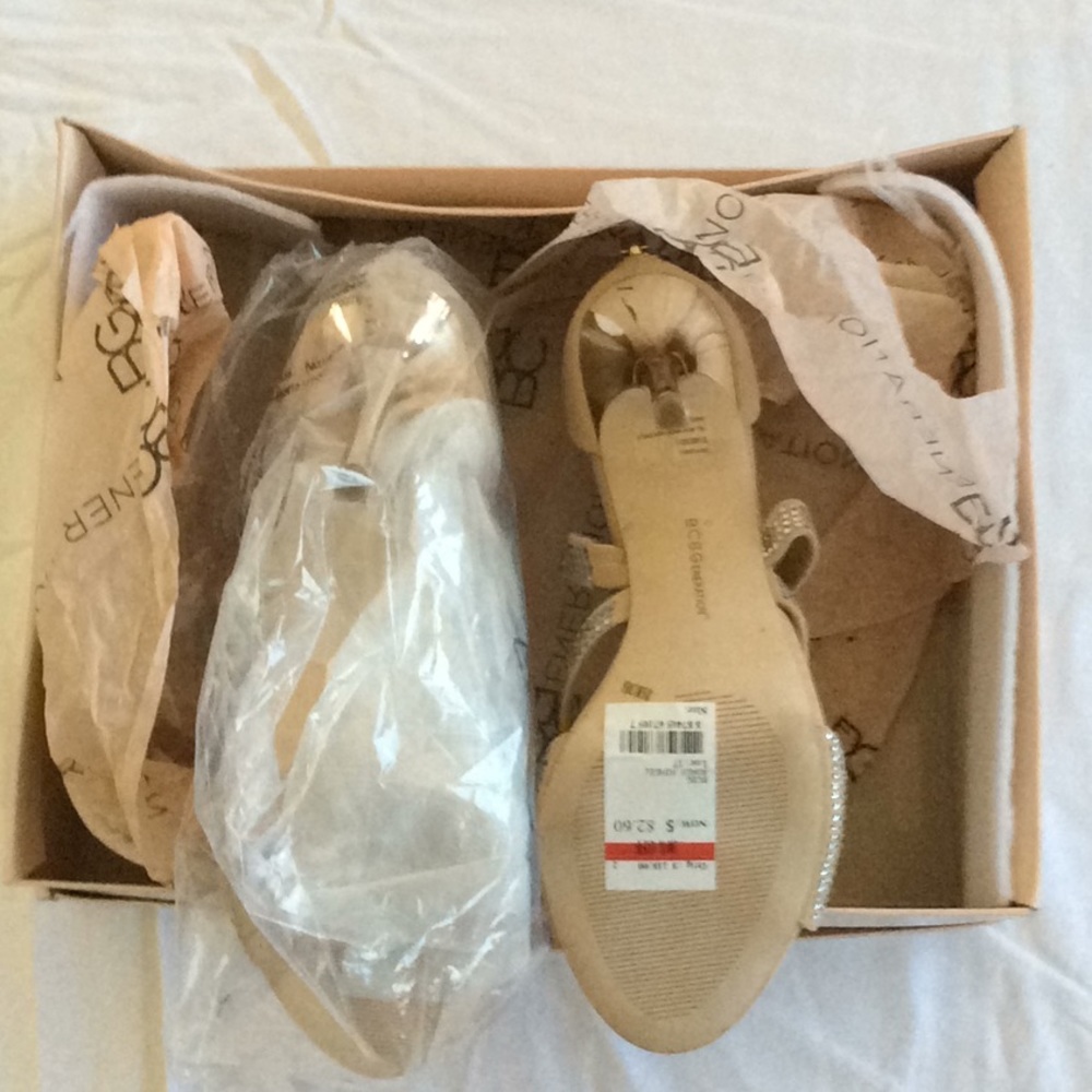 🌟NEW BCBG Romeo Rhinestone Nude Sandal Pump 8.5🌟 - Picture 4 of 5